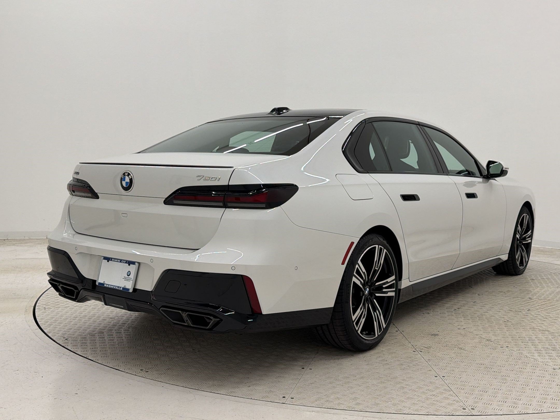 Certified 2025 BMW 760i xDrive AWD/4WD image 9