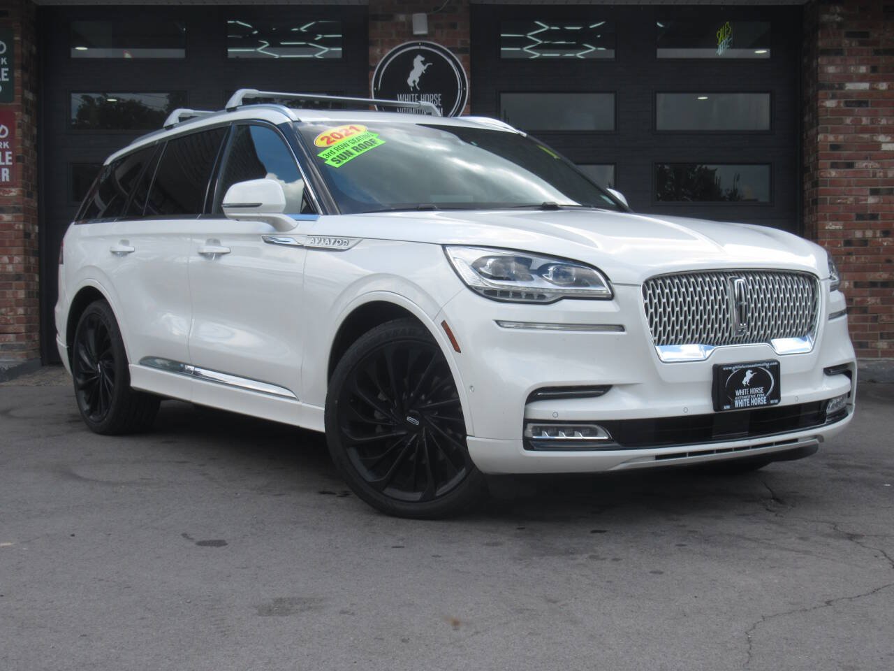 Used 2021 Lincoln Aviator Reserve w/ Equipment Group 208A AWD/4WD image 2