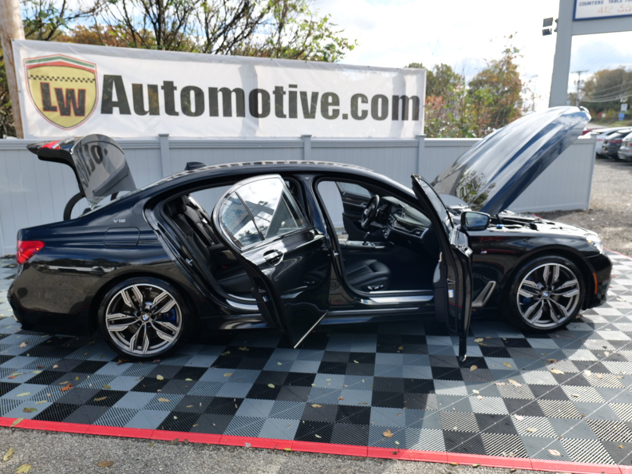 Used 2018 BMW M760i xDrive image 61