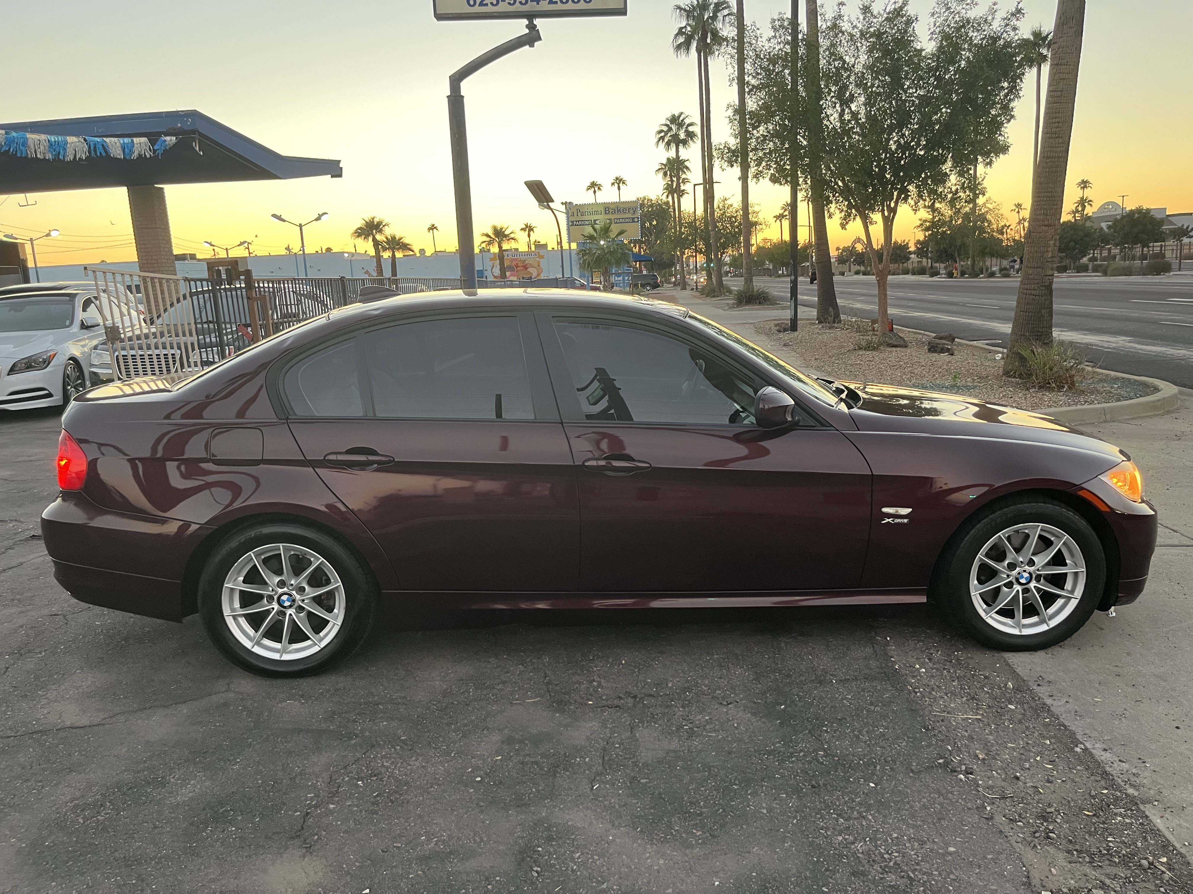 Used 2010 BMW 328i xDrive Sedan AWD/4WD image 2