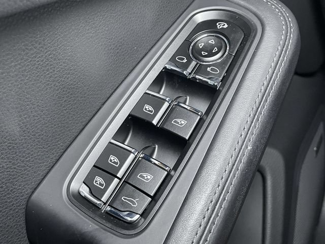 Certified 2023 Porsche Macan Turbo AWD/4WD image 37