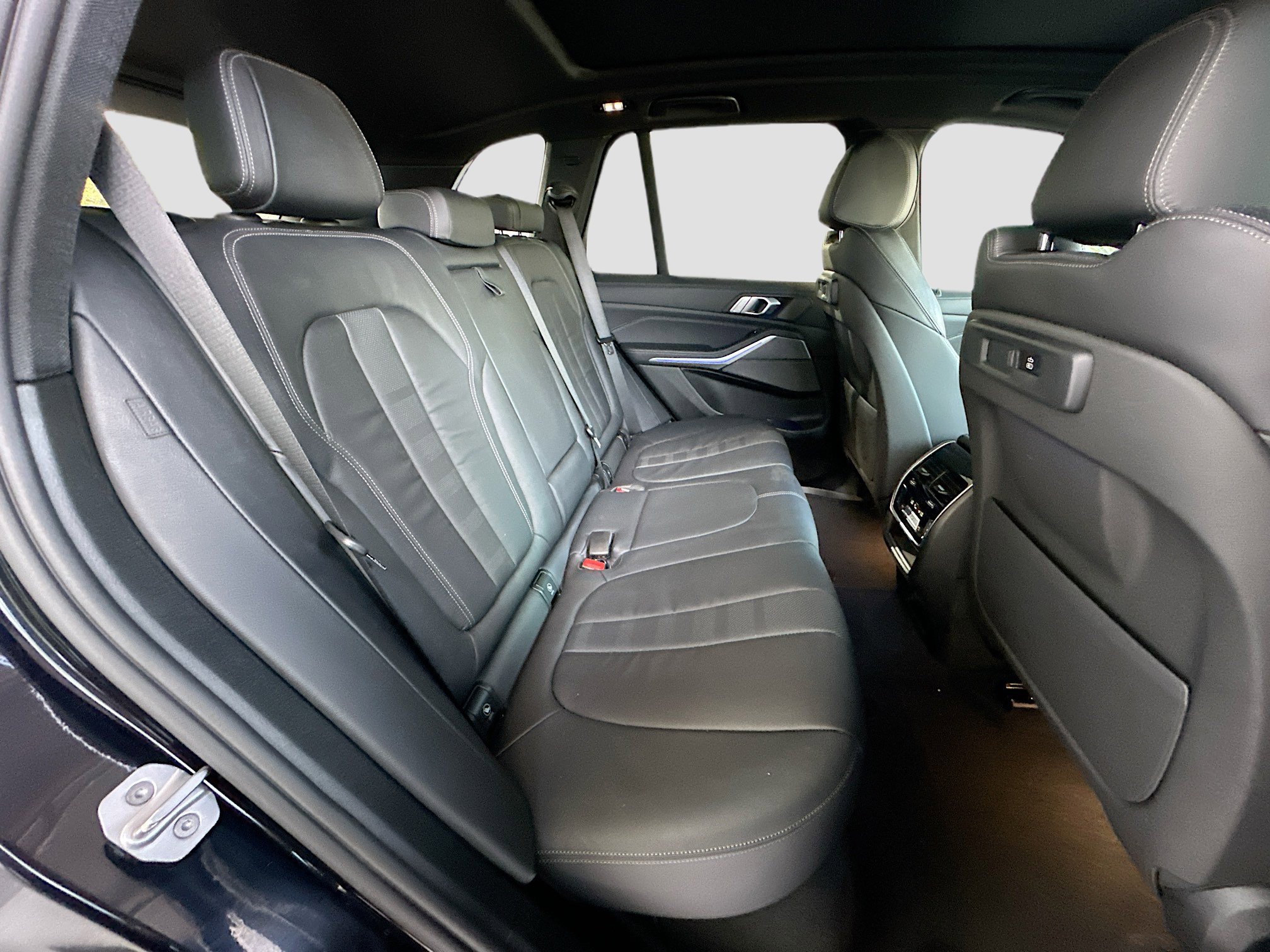 Used 2020 BMW X5 xDrive40i w/ M Sport Package image 29