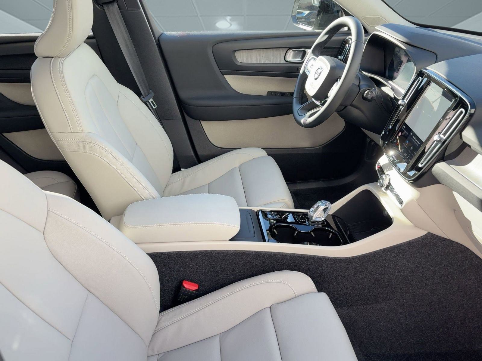 New 2026 Volvo XC40 B5 Plus w/ Protection Package Premier image 30