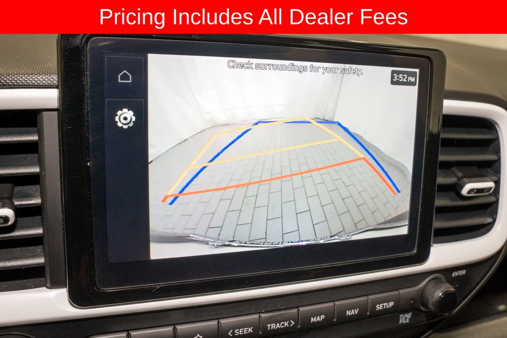 Used 2024 Hyundai Venue Limited FWD image 13