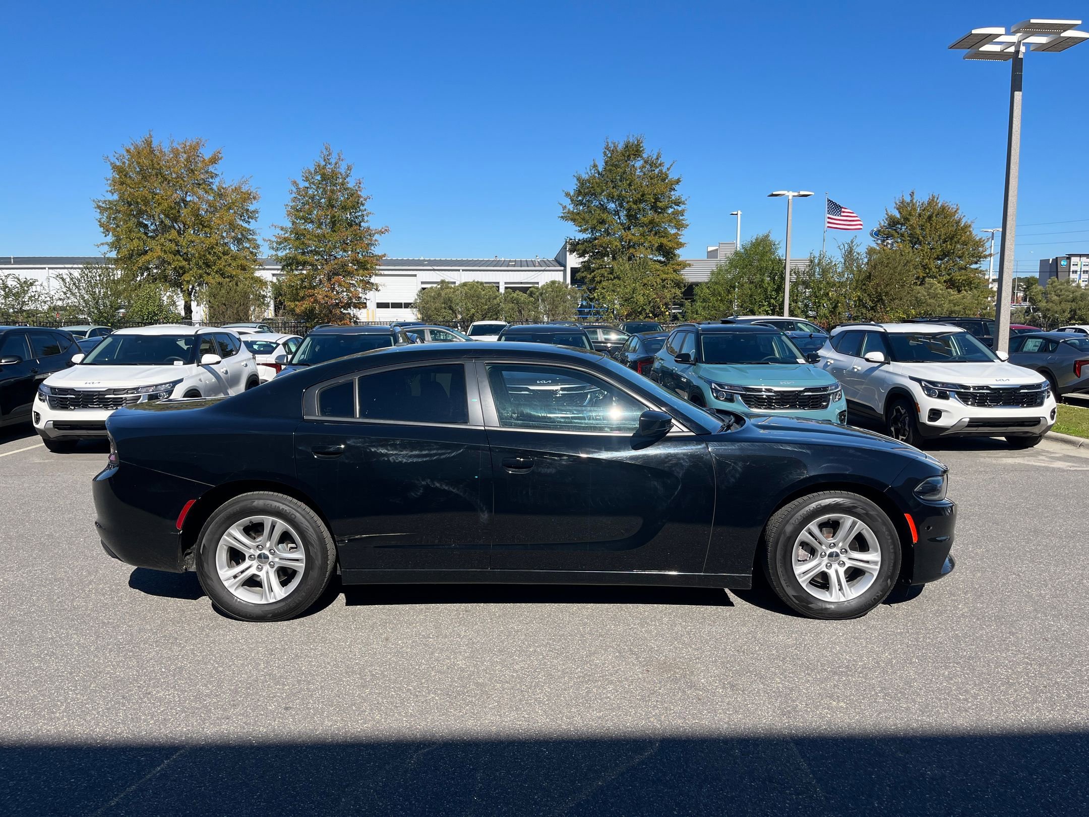 Used 2019 Dodge Charger SXT image 10