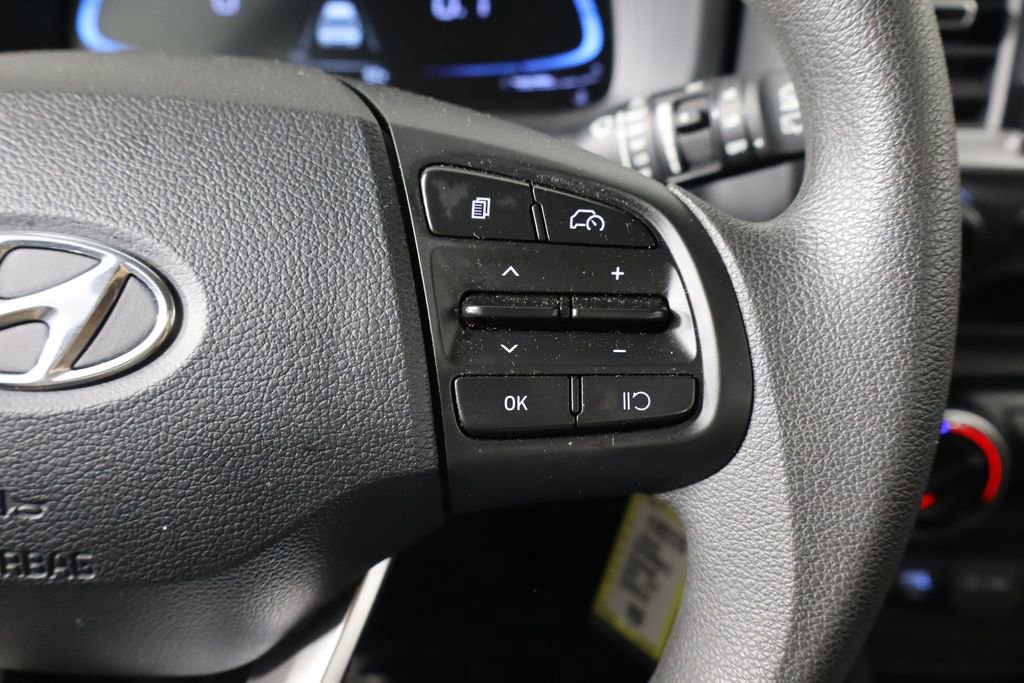 Used 2025 Hyundai Venue SE FWD image 10