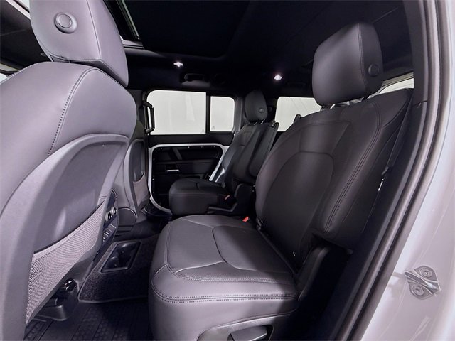 New 2026 Land Rover Defender 130 X-Dynamic SE image 24