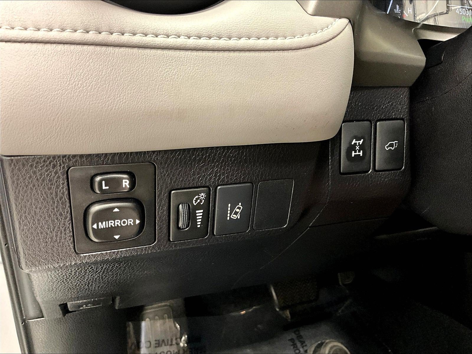 Used 2017 Toyota RAV4 Limited w/ Advanced Technology Package AWD/4WD image 36