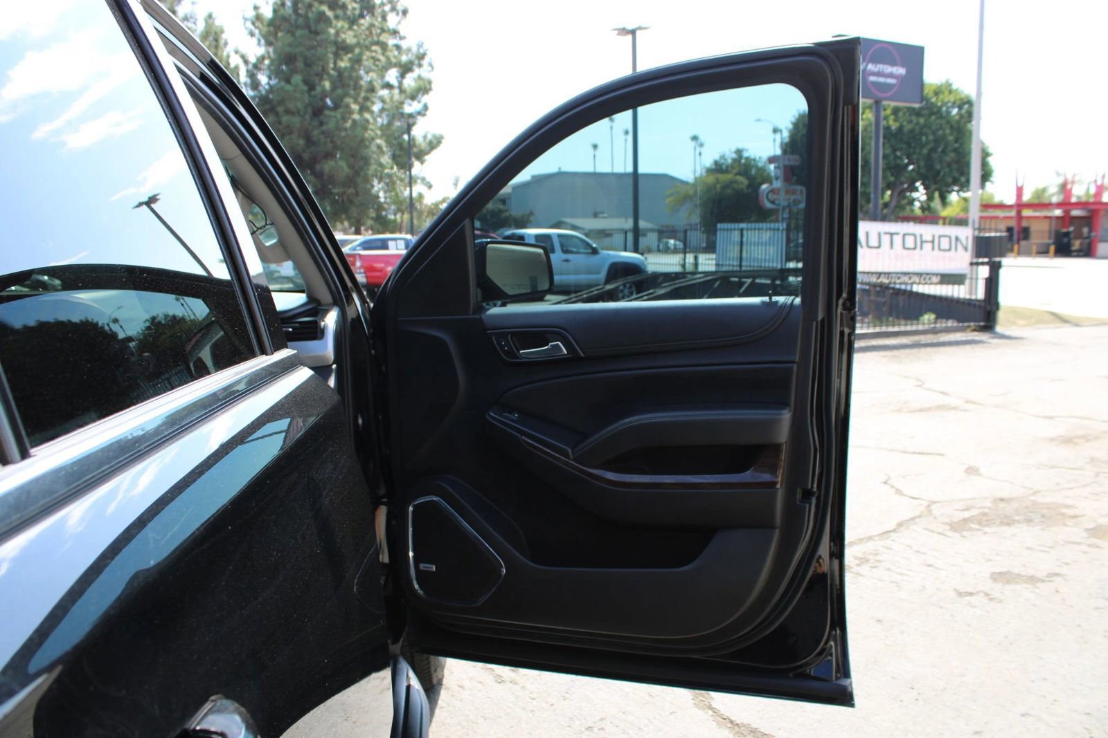 Used 2019 Chevrolet Suburban LT image 13