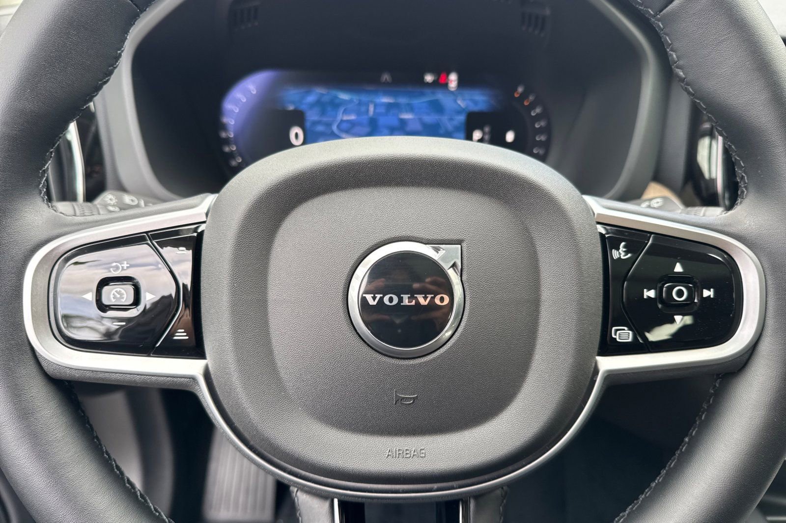 Certified 2026 Volvo XC60 B5 Plus w/ Climate Package PRO image 25