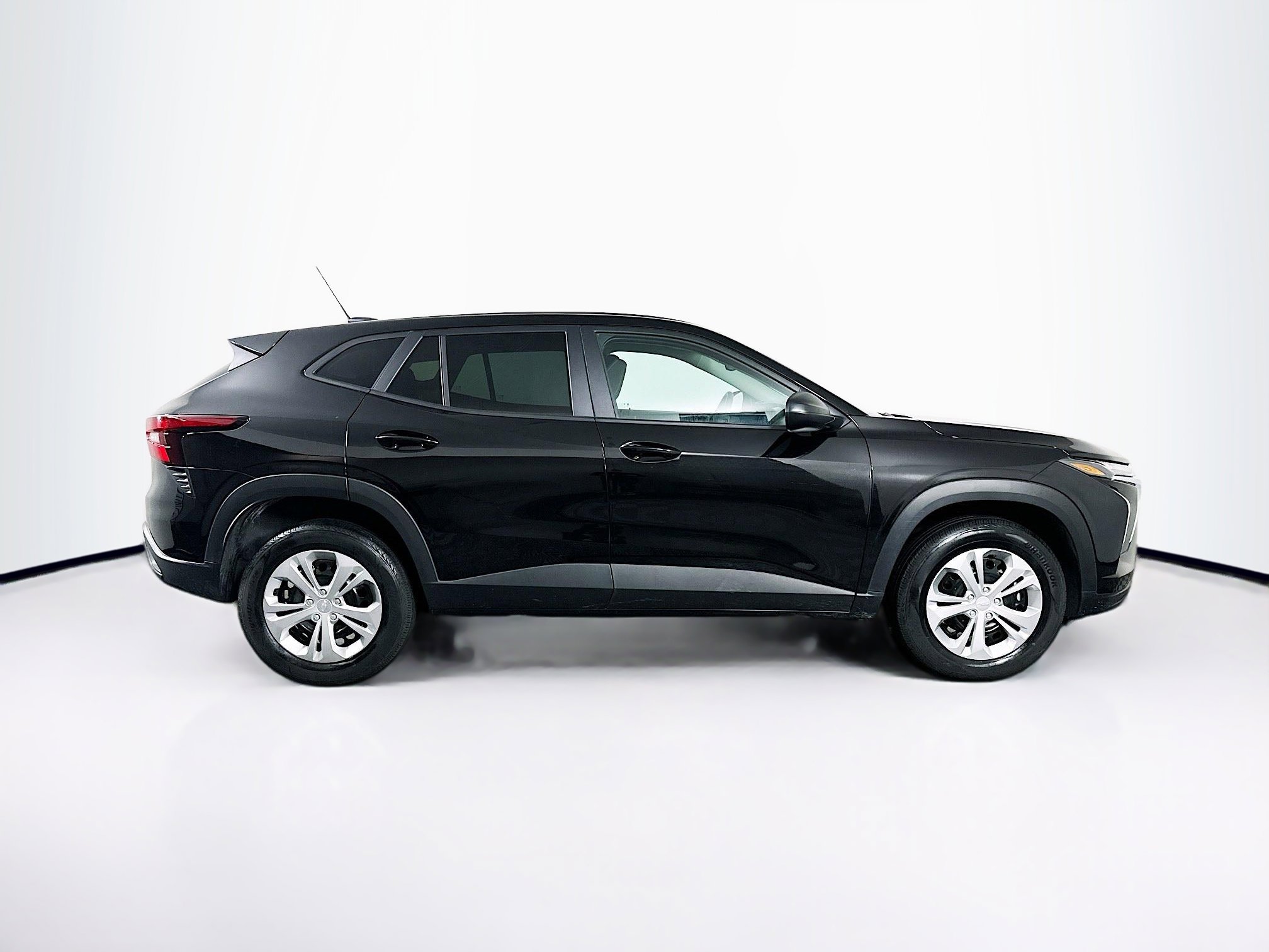 Used 2025 Chevrolet Trax LS image 10