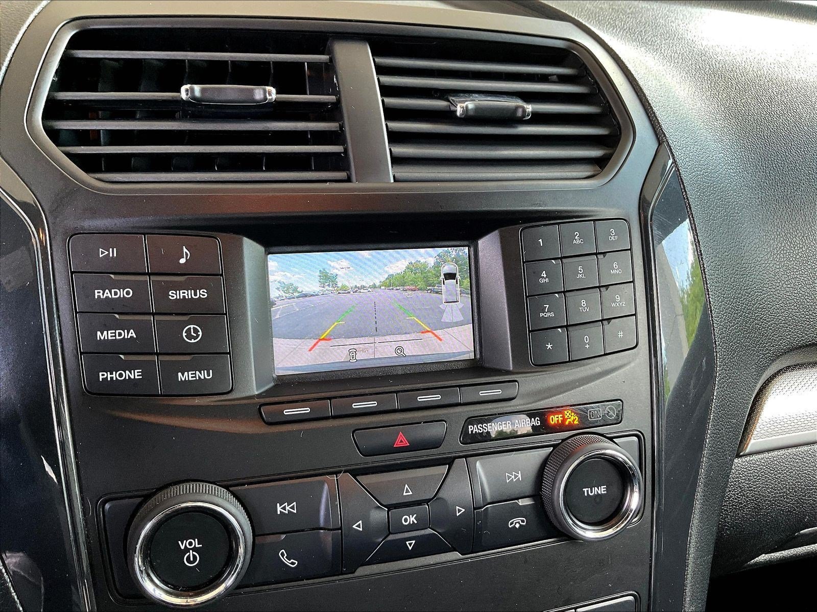 Used 2018 Ford Explorer XLT AWD/4WD image 14