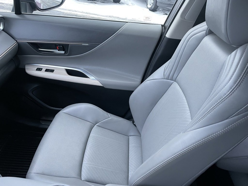 Used 2021 Toyota Venza XLE image 18