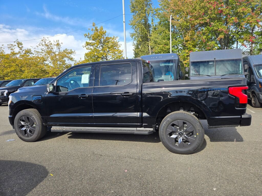 New 2025 Ford F150 Lightning Flash AWD/4WD image 8