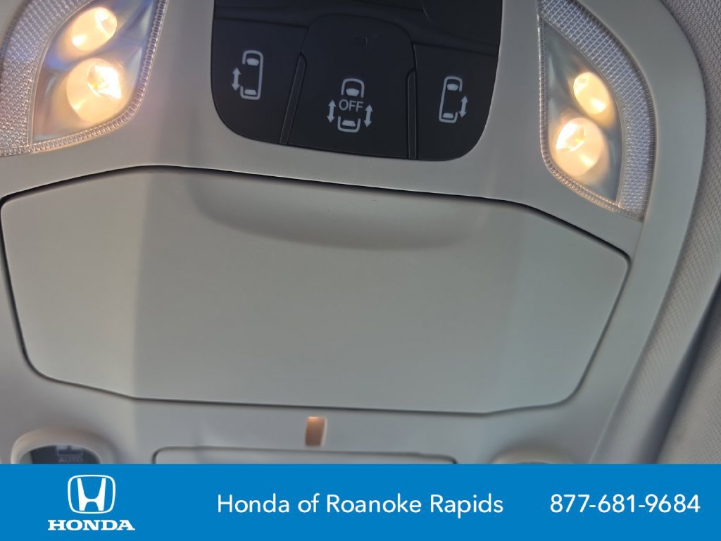 Used 2023 Chrysler Pacifica Limited FWD image 29