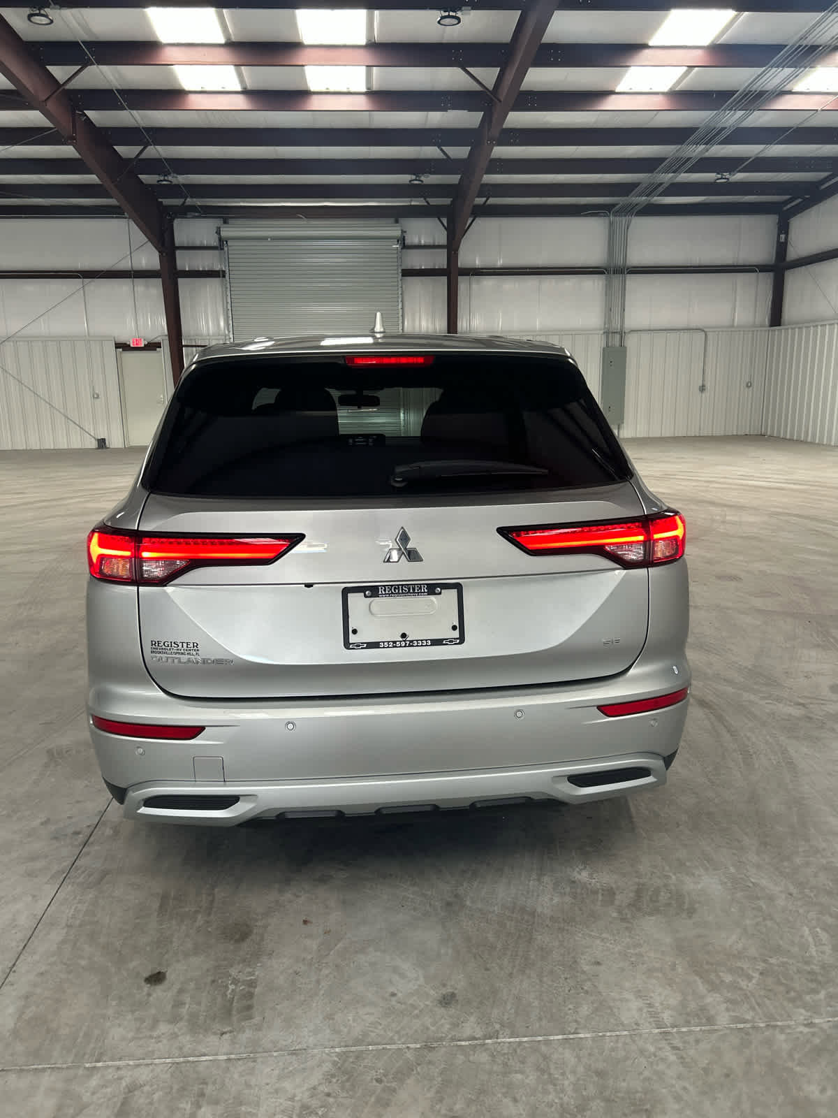 Used 2023 Mitsubishi Outlander SE image 4