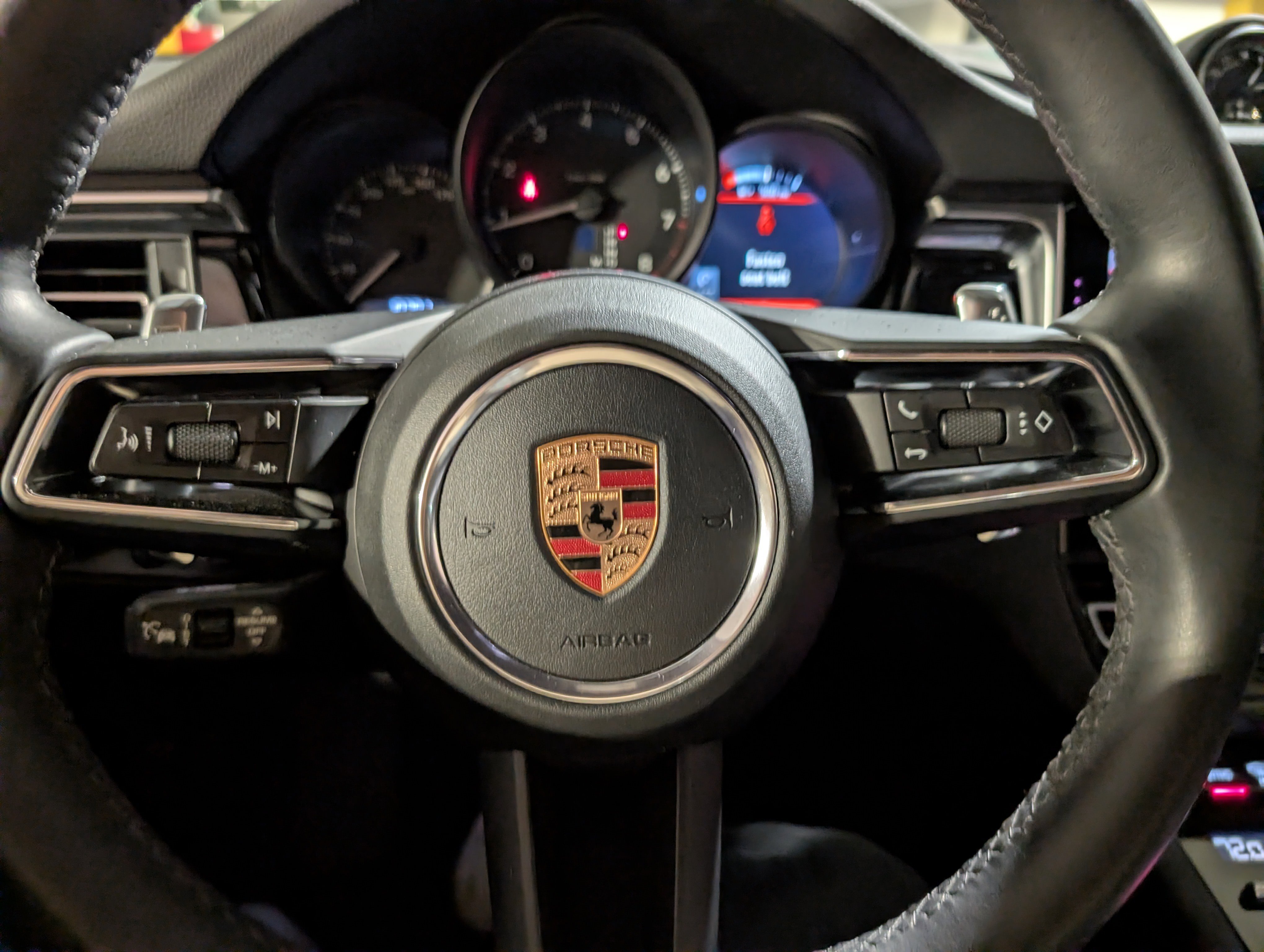 Used 2024 Porsche Macan image 27