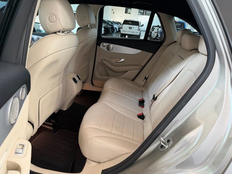 Used 2021 Mercedes-Benz GLC 300 w/ Premium Package image 16