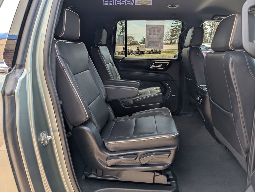 Used 2023 Chevrolet Suburban Premier image 17