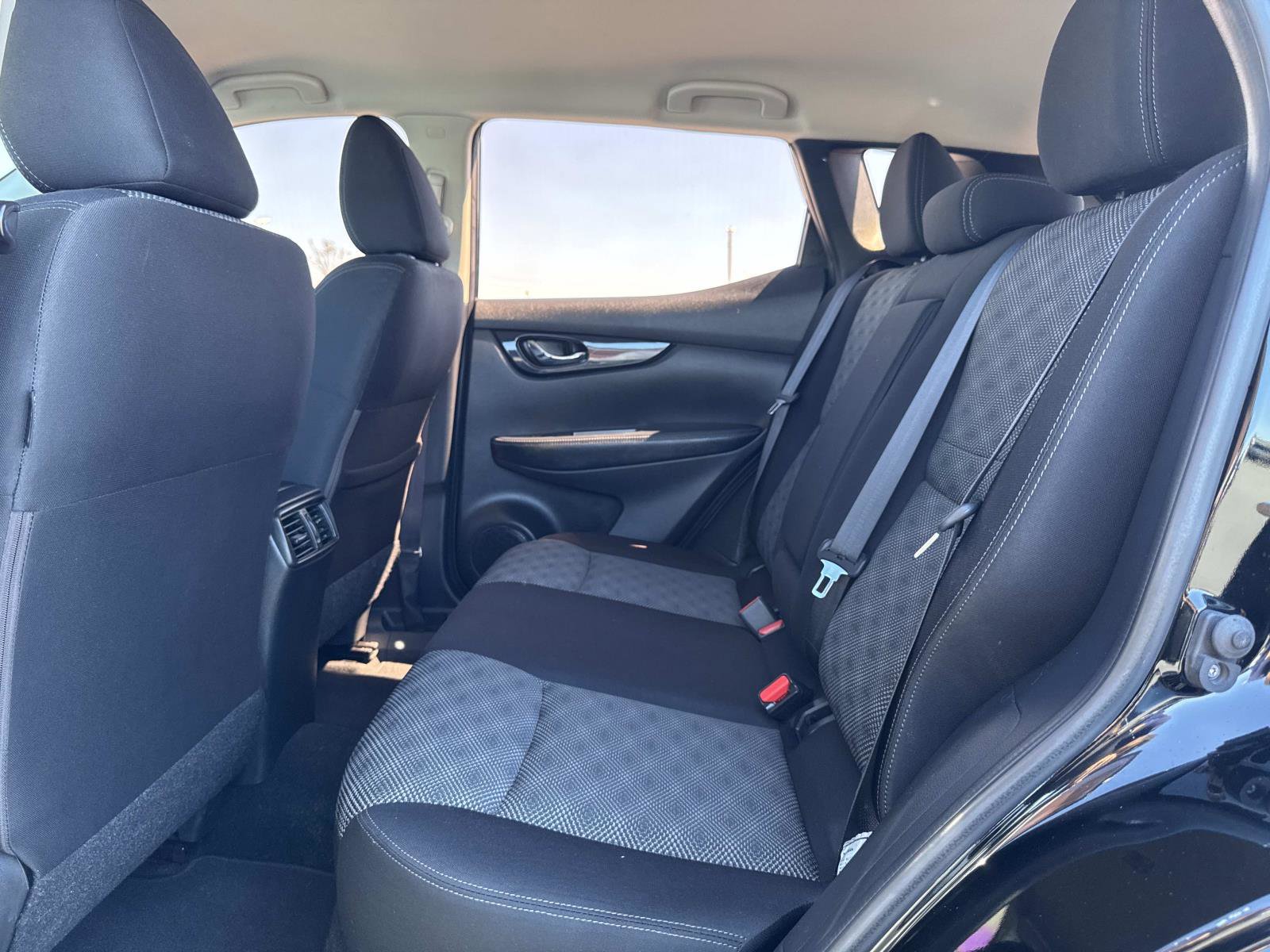 Used 2017 Nissan Rogue Sport SV FWD image 25
