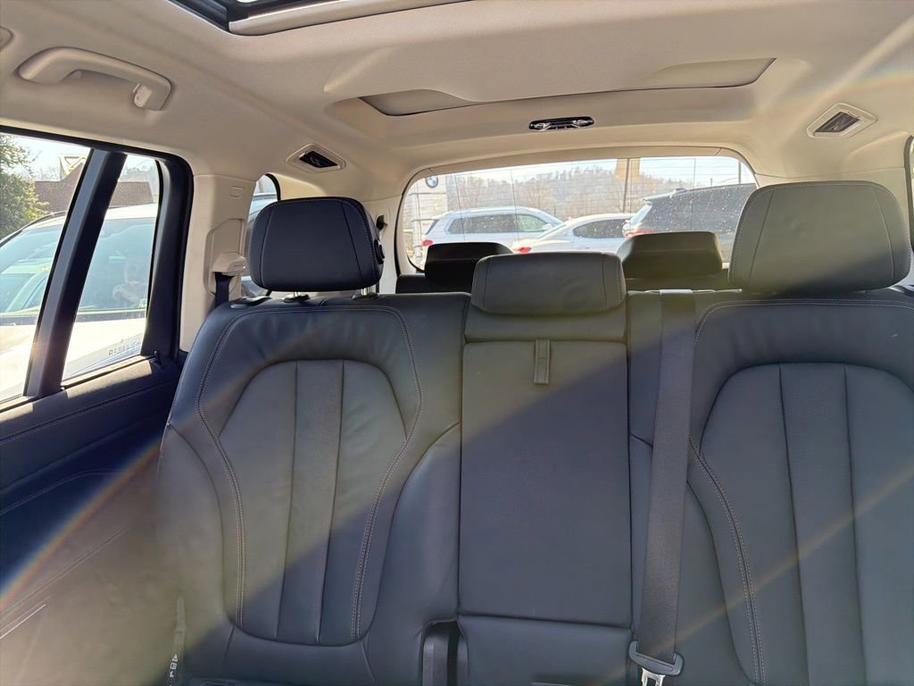 Used 2022 BMW X7 xDrive40i w/ Premium Package AWD/4WD image 10