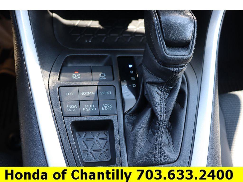 Used 2021 Toyota RAV4 LE image 17