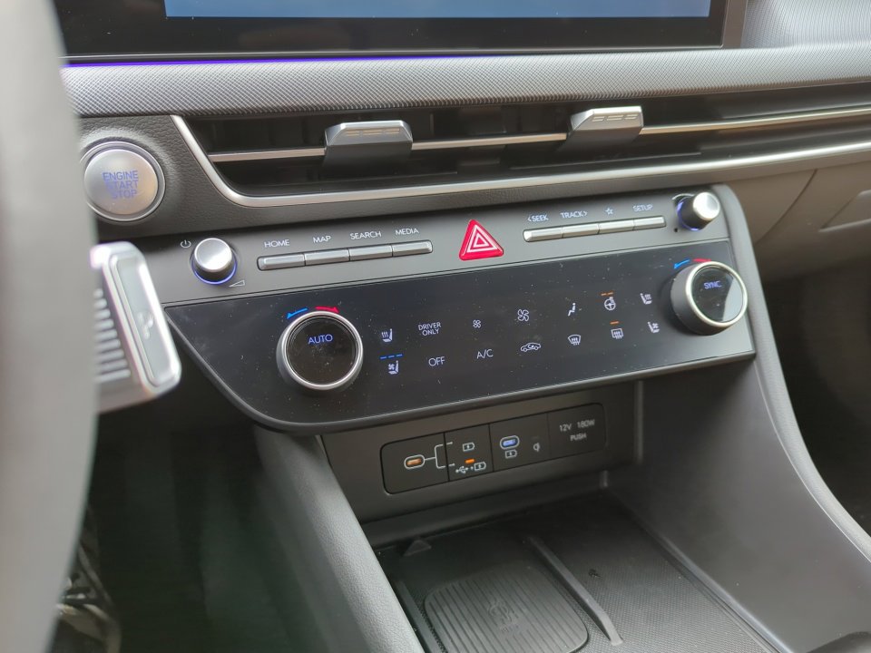 Certified 2025 Hyundai Sonata Limited FWD image 29