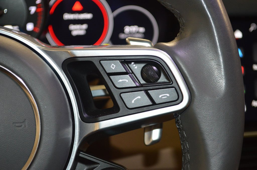 Certified 2023 Porsche Cayenne Platinum Edition image 23