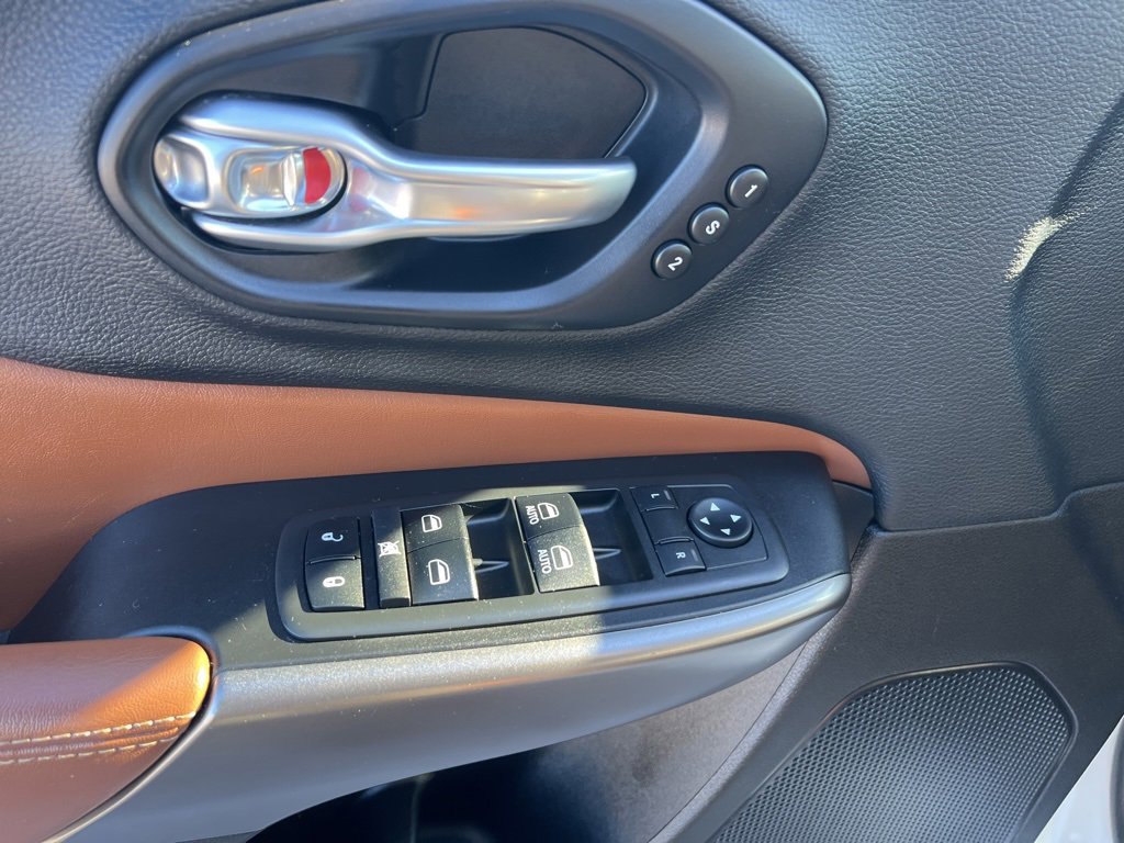 Certified 2019 Jeep Cherokee Overland image 19