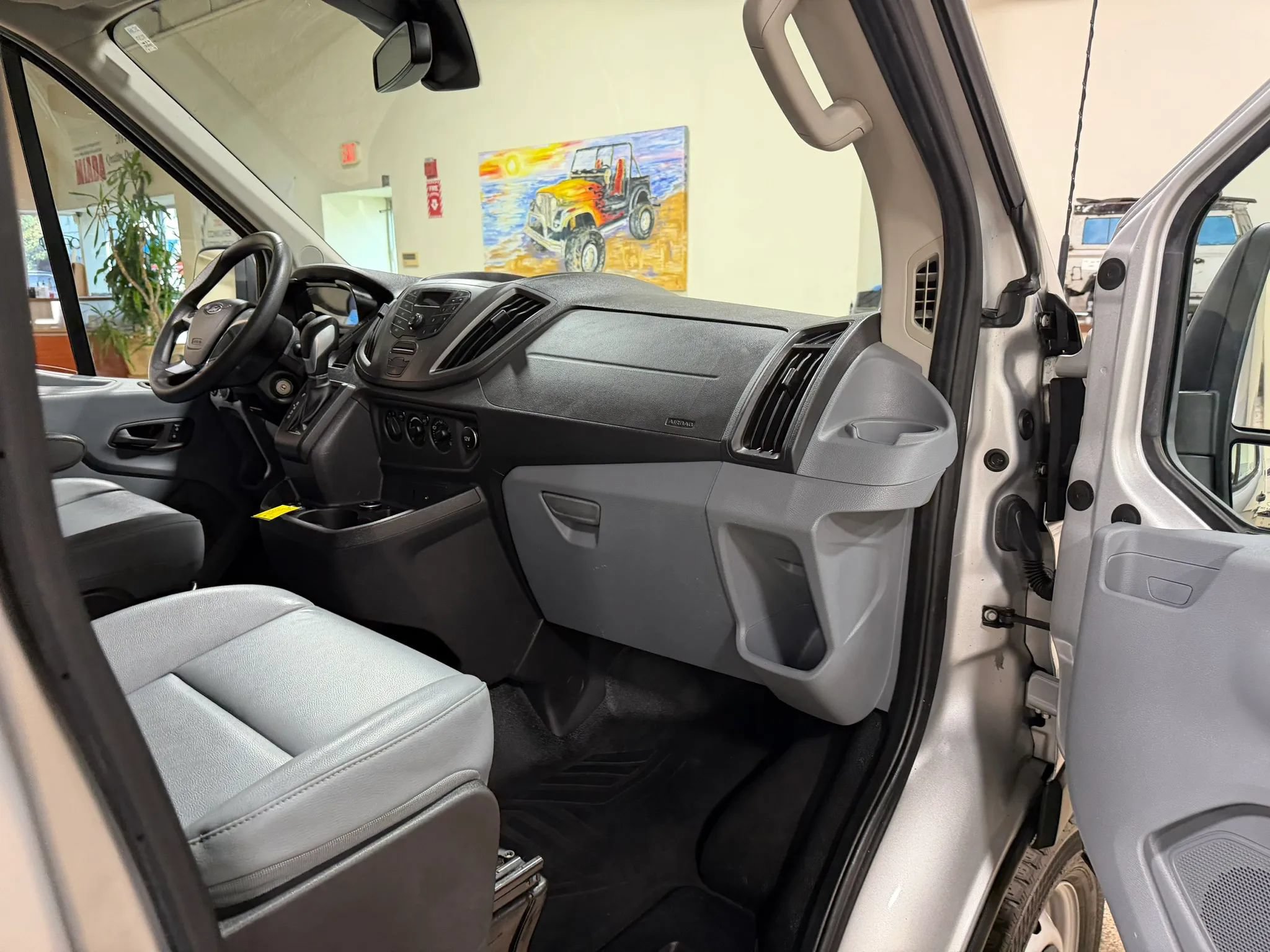 Used 2015 Ford Transit 150 XL RWD image 28