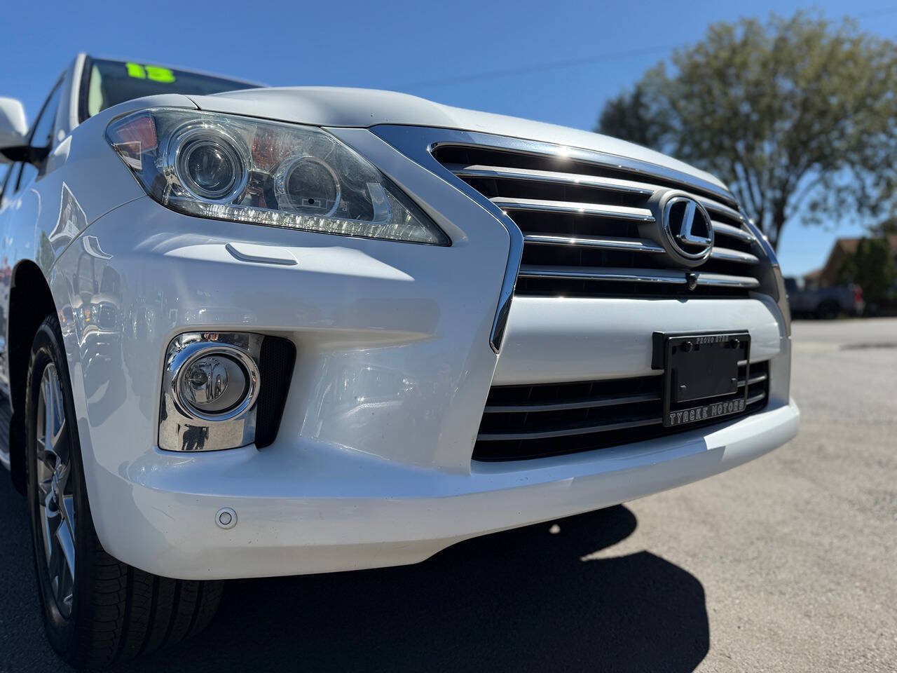 Used 2013 Lexus LX 570 4WD w/ Luxury Pkg image 19