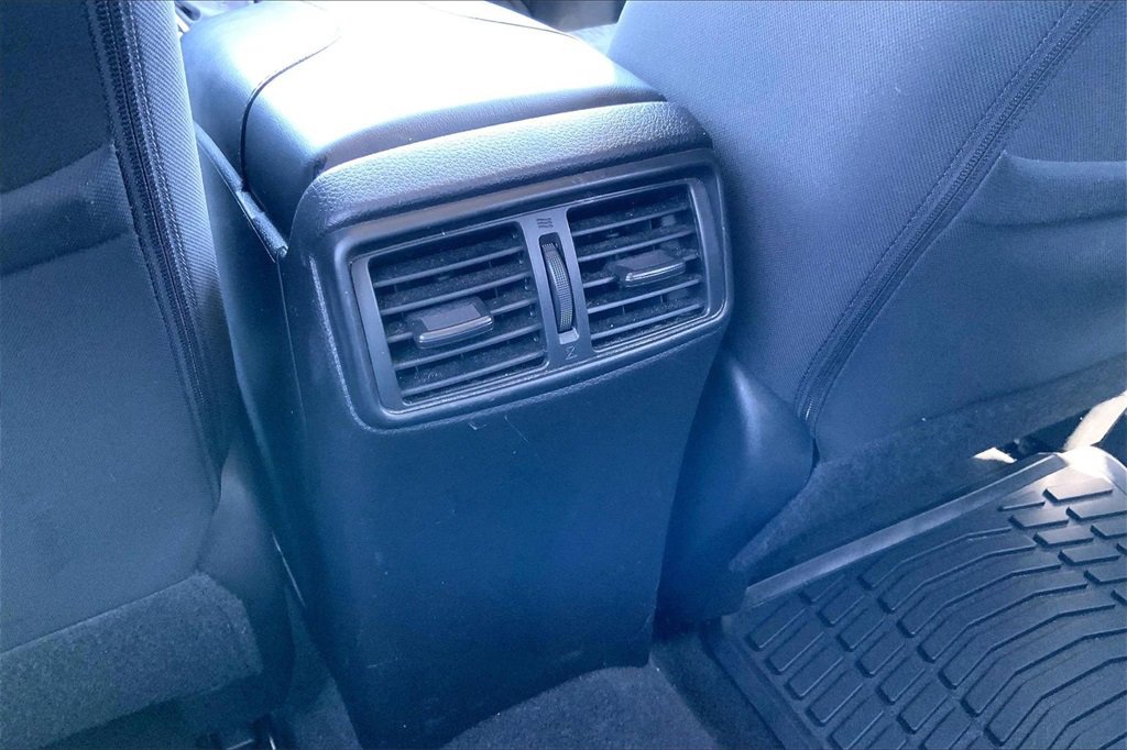 Used 2019 Nissan Rogue SV w/ Premium Package image 10