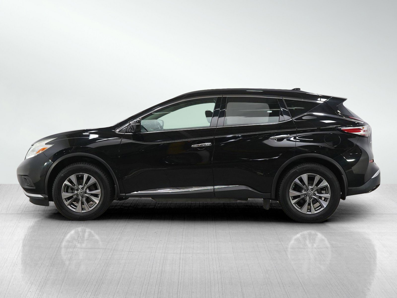 Used 2017 Nissan Murano SV image 2