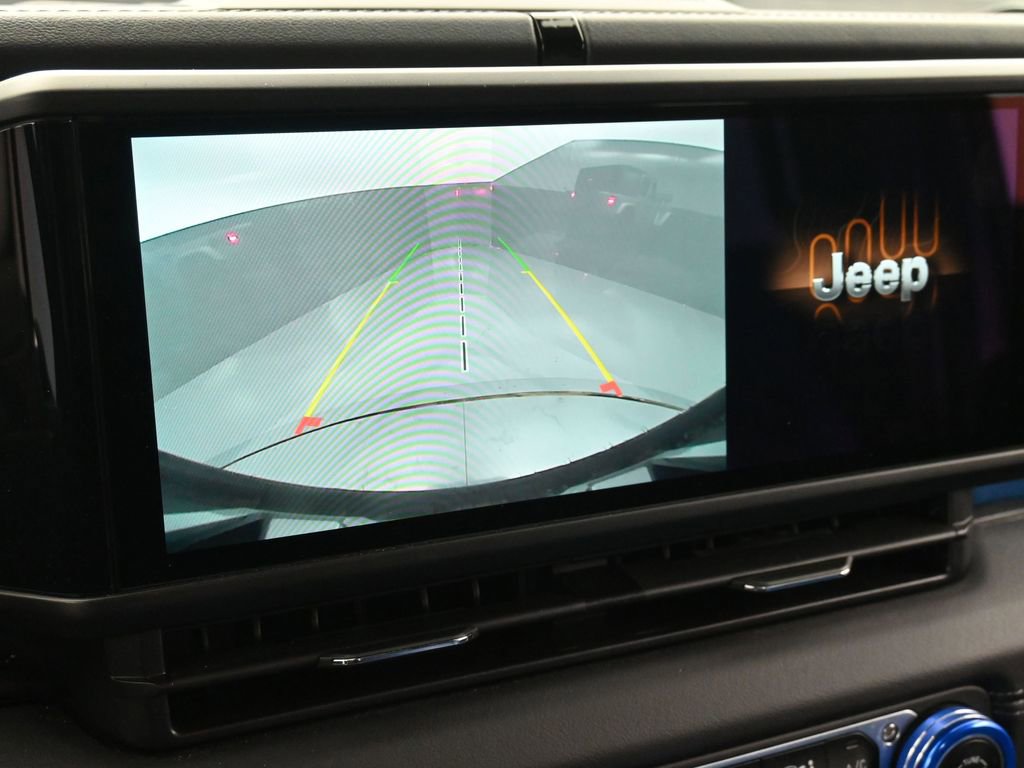 Used 2024 Jeep Wrangler Sahara image 23