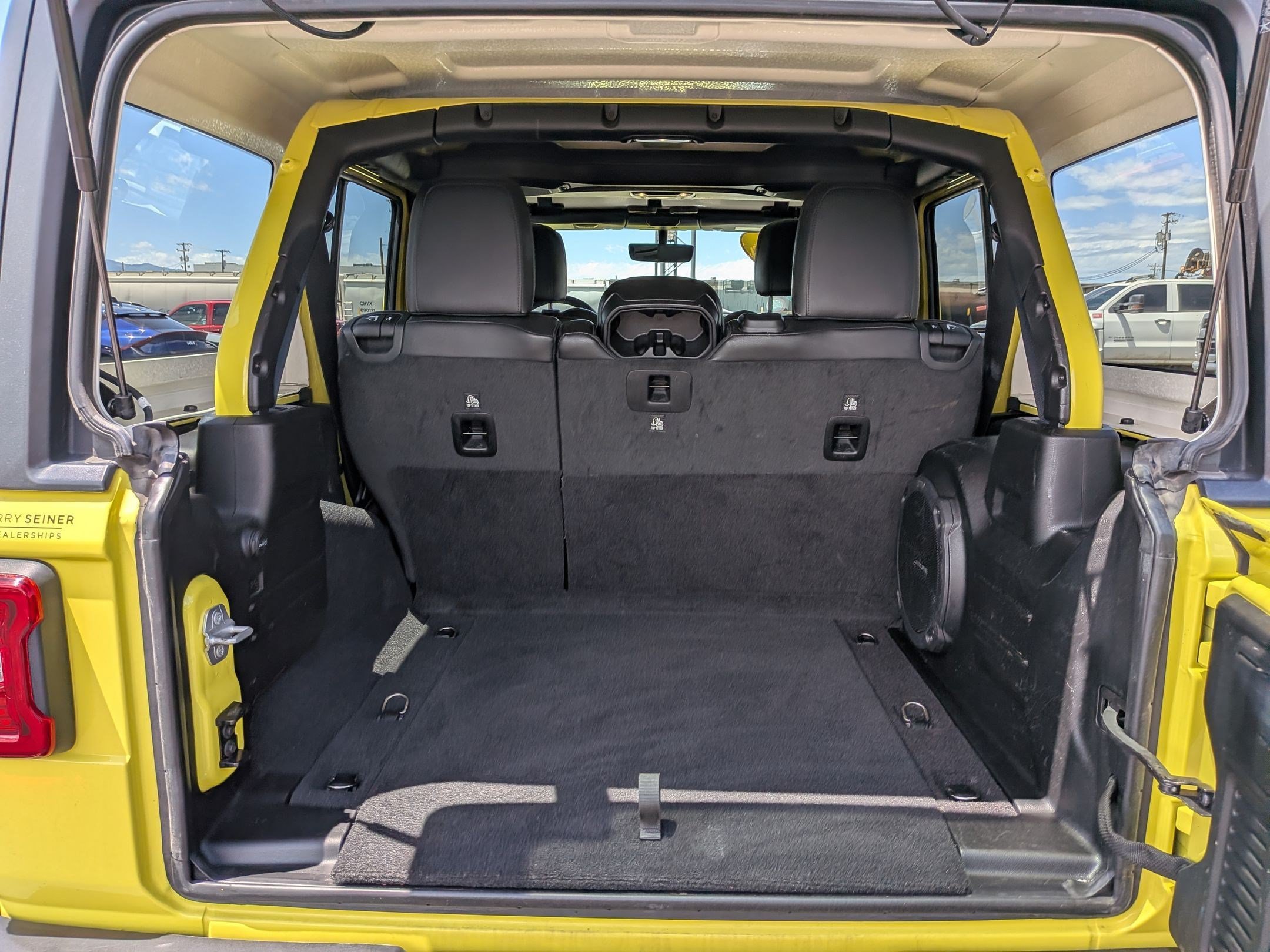 Used 2022 Jeep Wrangler Unlimited Rubicon w/ LED Lighting Group AWD/4WD image 32