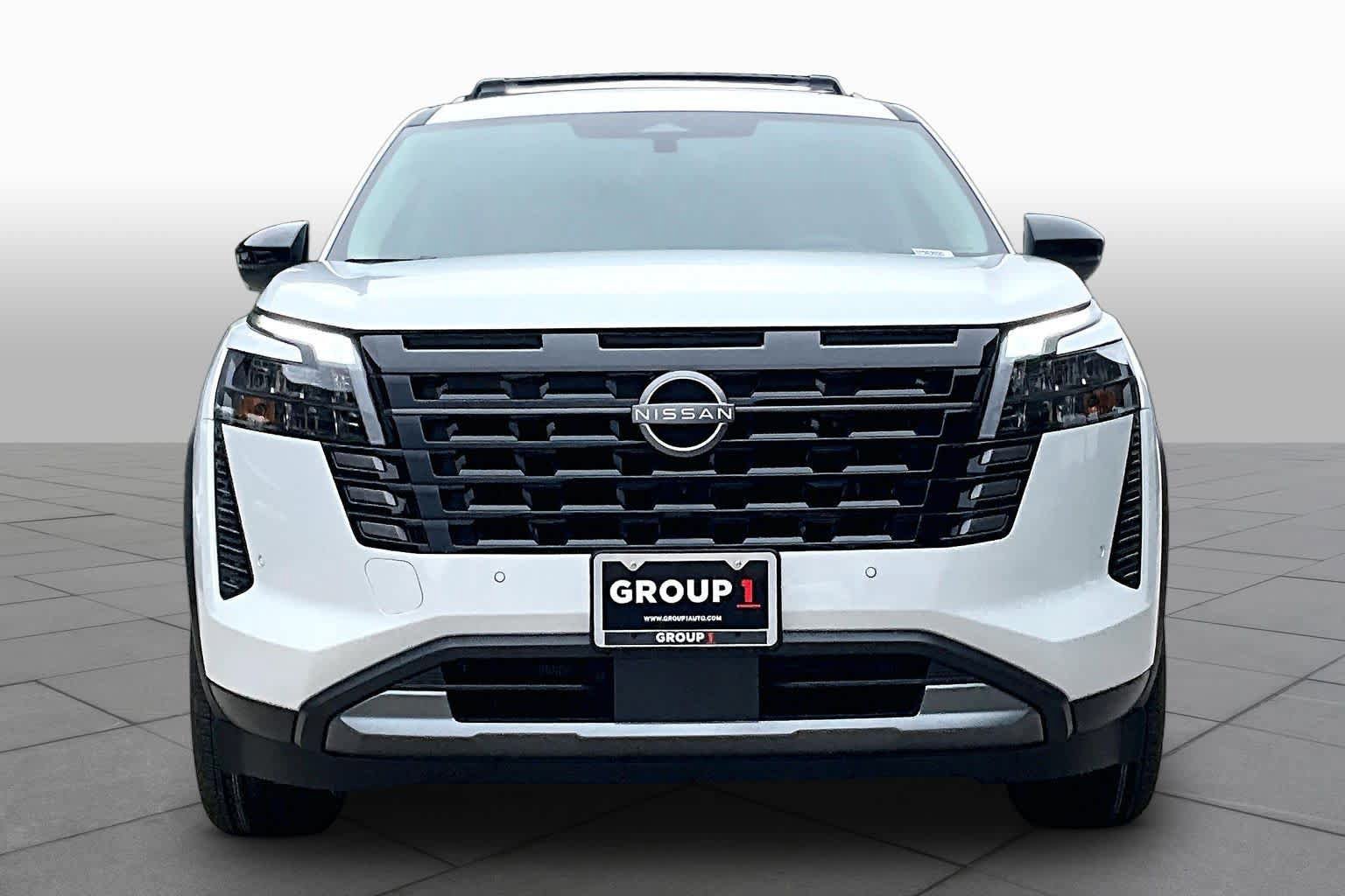 New 2026 Nissan Pathfinder Platinum FWD image 3