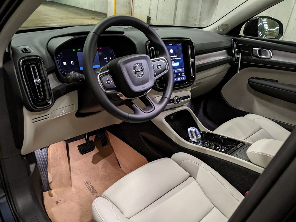 New 2026 Volvo XC40 B5 Ultra w/ Protection Package Premier image 8