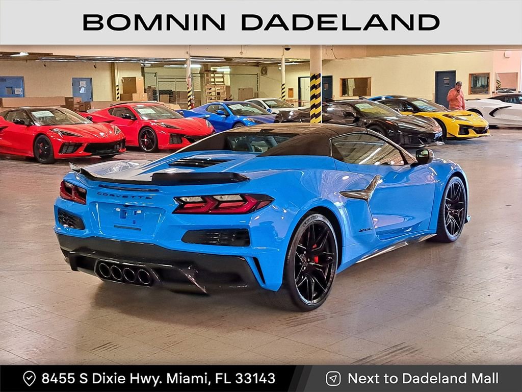 Used 2025 Chevrolet Corvette Z06 w/ Stealth Interior Trim Package image 4