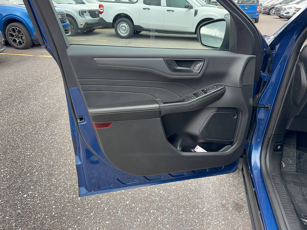 Certified 2023 Ford Escape Active AWD/4WD image 8