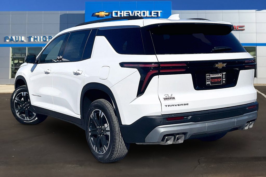 New 2027 Chevrolet Traverse LT w/ Driver Confidence Package FWD image 3
