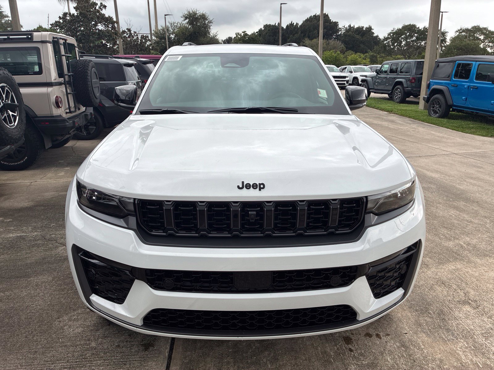 New 2027 Jeep Grand Cherokee Limited AWD/4WD image 21