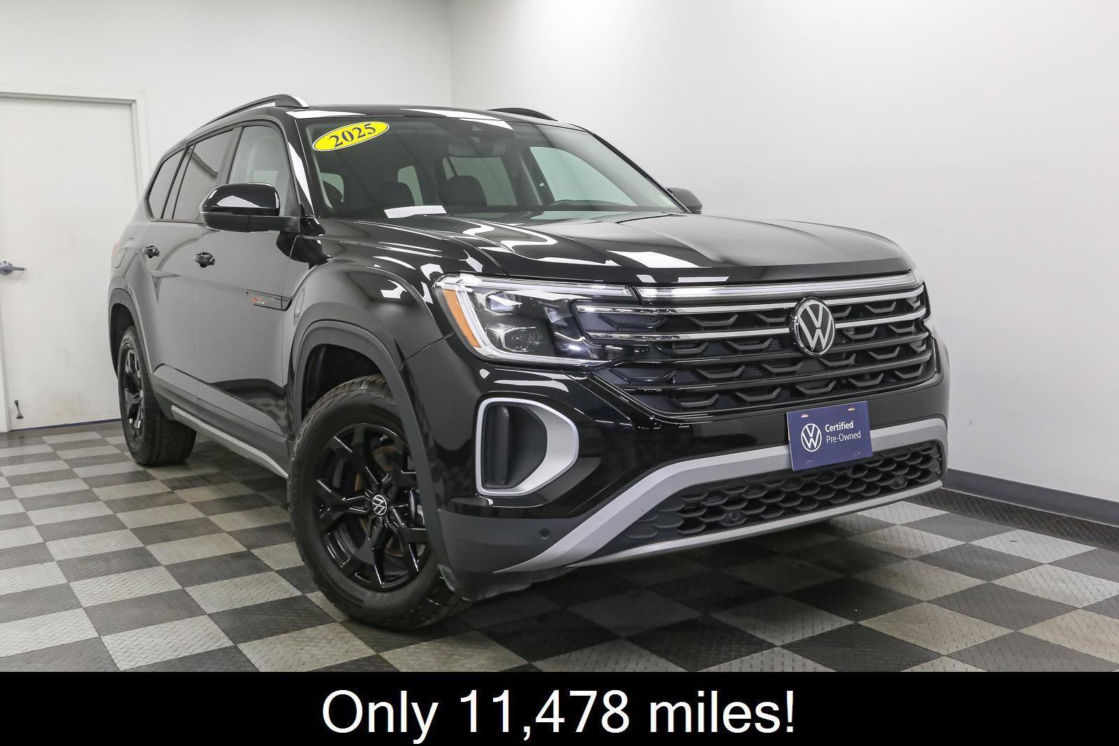Certified 2025 Volkswagen Atlas Peak Edition SE AWD/4WD image 3