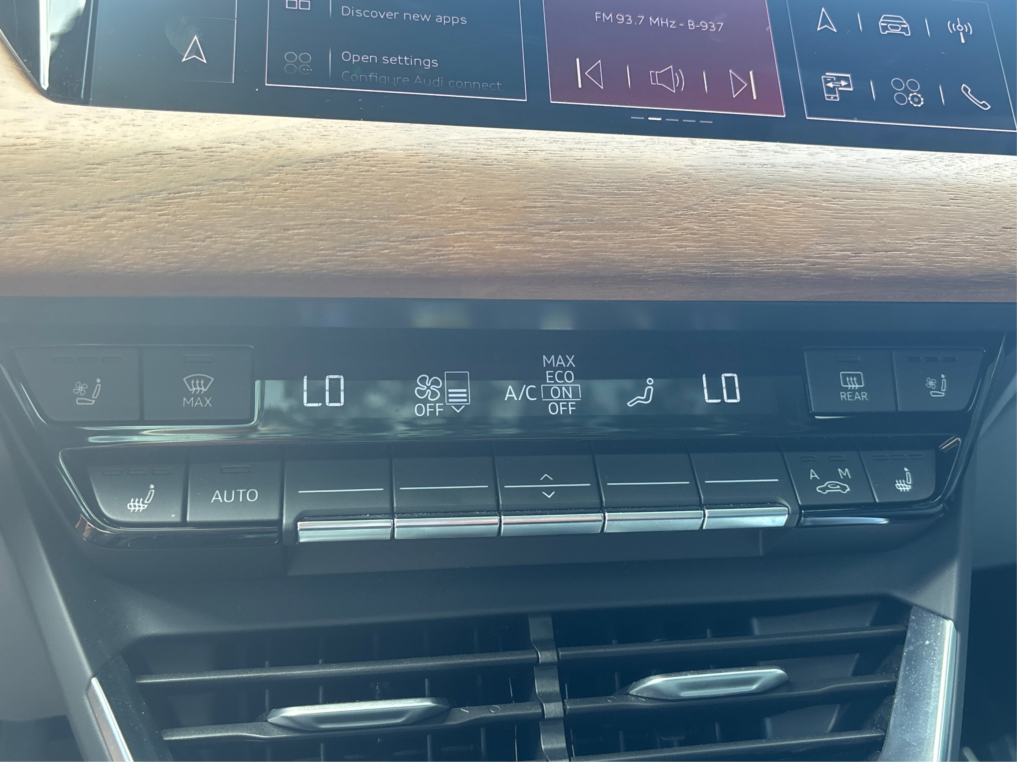 Used 2024 Audi e-tron GT Premium Plus image 44