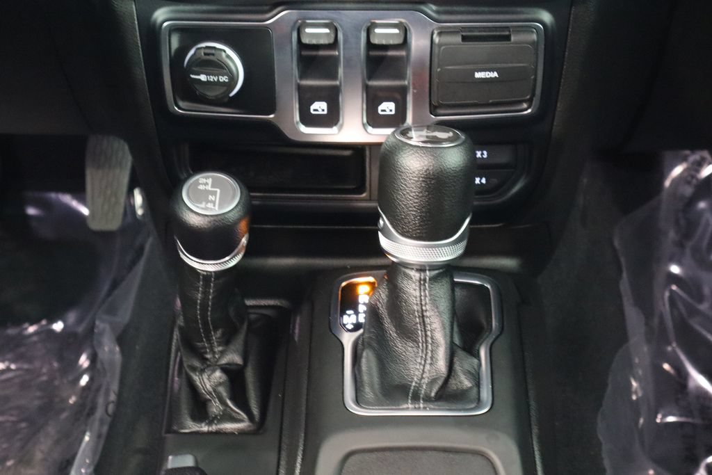 Used 2024 Jeep Wrangler Sport AWD/4WD image 24