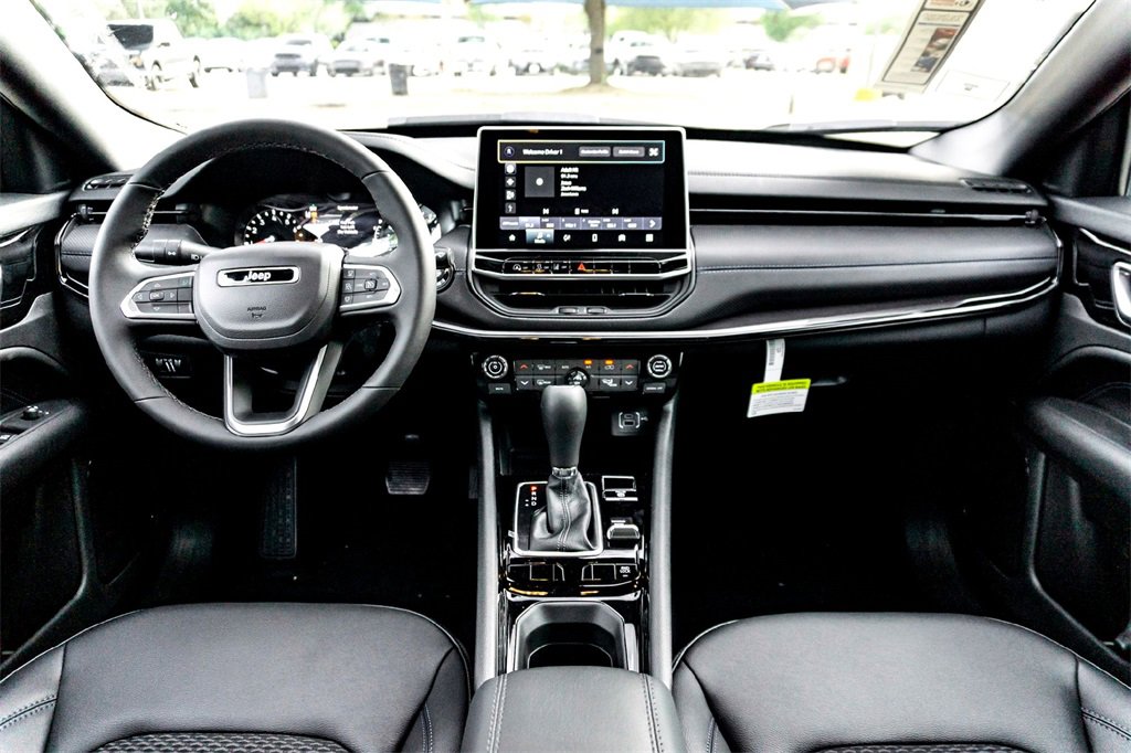 New 2026 Jeep Compass Latitude image 22