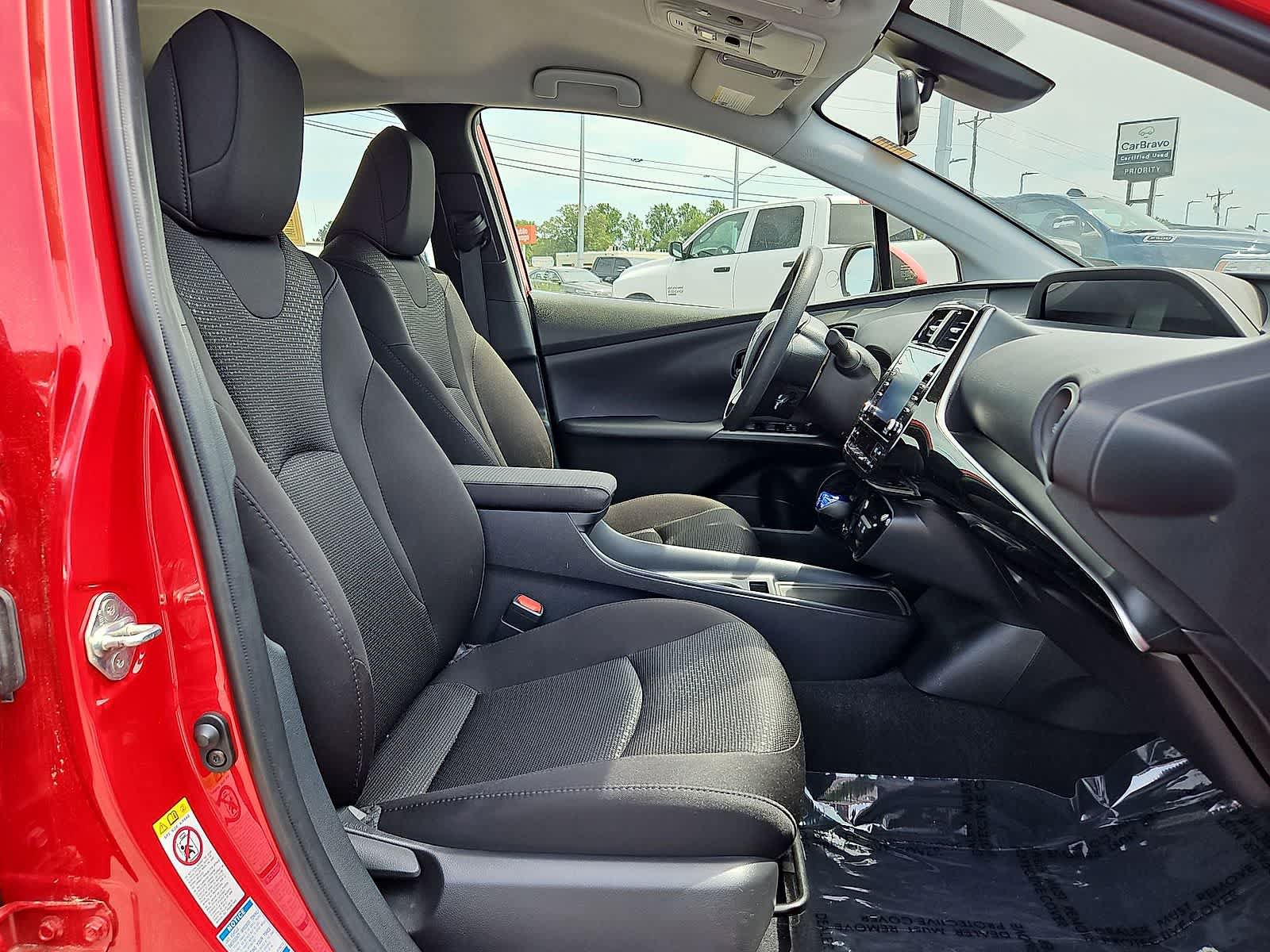 Used 2022 Toyota Prius LE AWD/4WD image 31