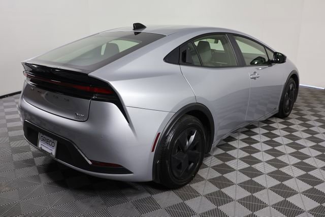 Used 2026 Toyota Prius LE AWD/4WD image 8