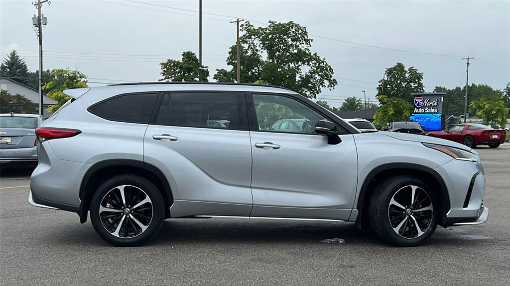 Used 2022 Toyota Highlander XSE image 4