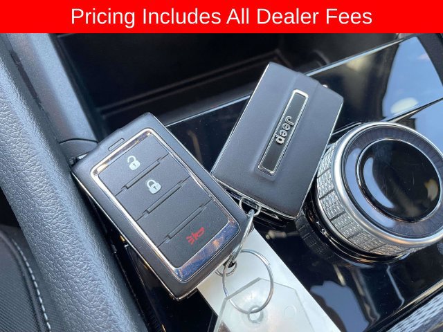 Used 2025 Jeep Grand Cherokee L Laredo AWD/4WD image 37