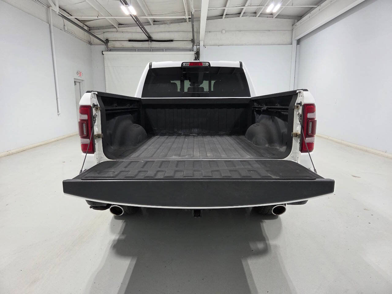 Used 2023 RAM 1500 Laramie AWD/4WD image 9